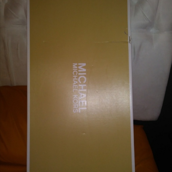 Michael Kors Delaney Boot - Picture 7 of 8